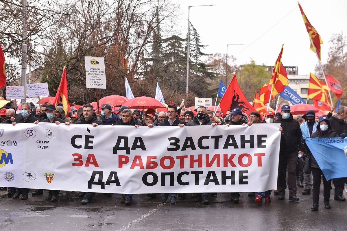 Околу пет илјади работници протестираа во декември 2021 година барајќи зголемување на минимална плата